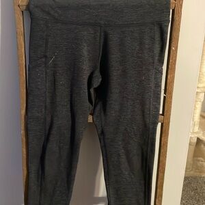 It’s gray aerie leggings size M it has a couple little stain but it’s good shape